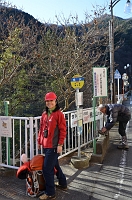  鴨沢のバス停からスタート