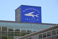  フェリー乗り場ちかくのガラス張りのレストラン the Fish